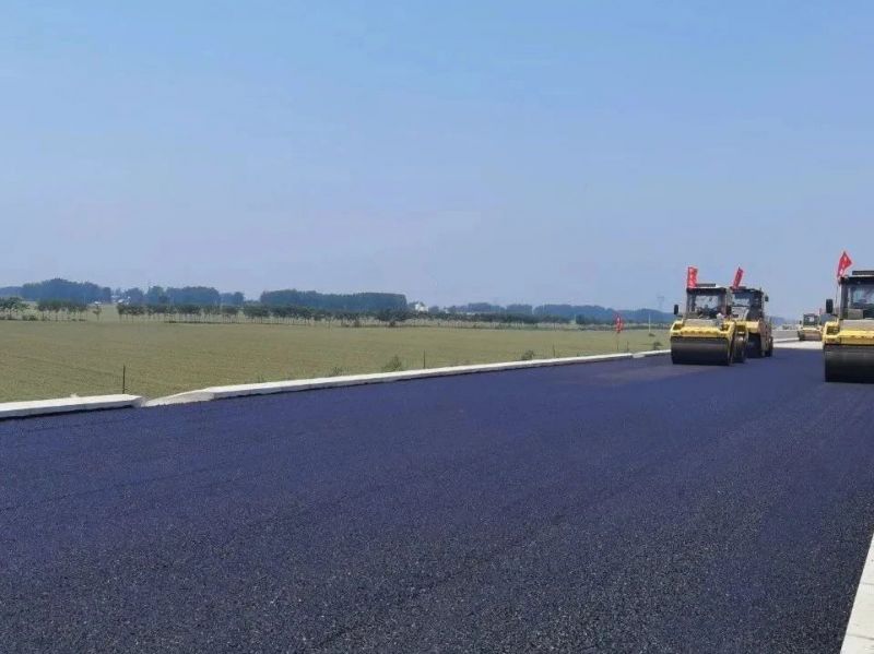 許信高速透層、封層和瀝青下面層試驗段攤鋪圓 滿成功